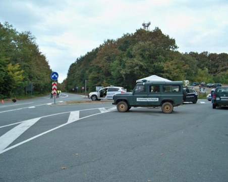 Задържаха трима каналджии и 23-ма мигранти от сирийски произход