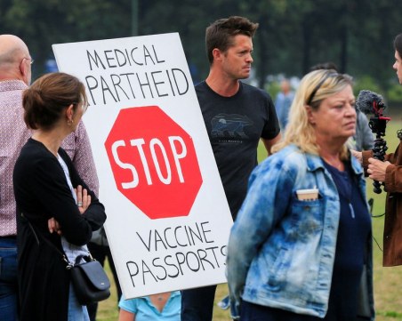 Недоволство и протести в Нидерландия заради здравния пропуск