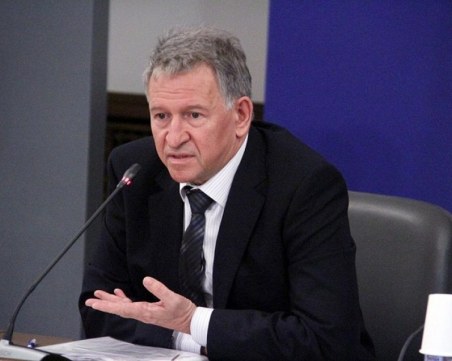 Стойчо Кацаров: Смисълът на третата доза е да подобри имунната система