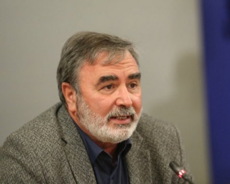 Доц. Ангел Кунчев: Засега масова реимунизация не е необходима