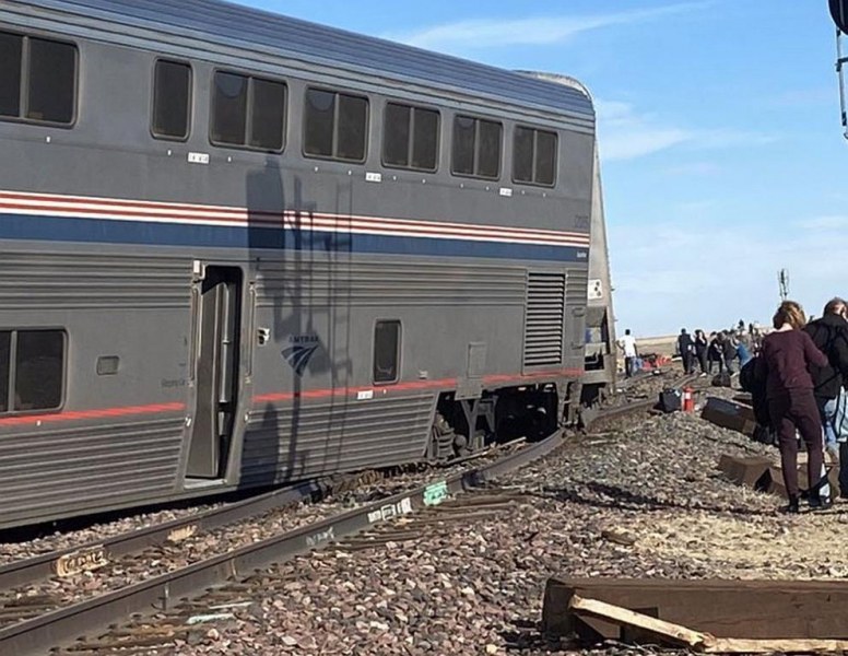Трима загинала и 50 ранени след дерайлиране на влак в САЩ