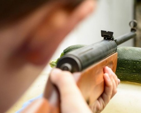 Мъж стреля по домашни животни в пазарджишко