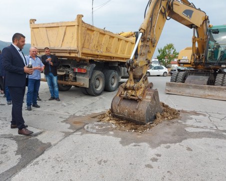 Дългогодишен проблем в Белащица намери решение, започва изграждане на канализация