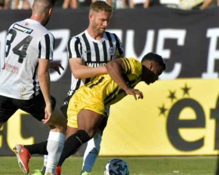 Милош Петрович на линия за Берое