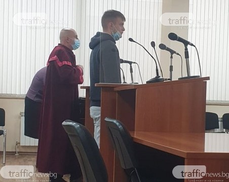 Младеж с разбито сърце запали фургон и четири коли в Кючука, чувствал се самотен