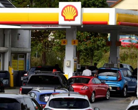 Пети ден: Глад за гориво във Великобритания, военните готови да се включат в решаването на кризата