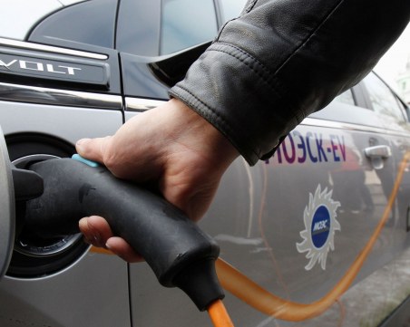 Русия ще произвежда коли с eлeĸтpичecĸи и гaзoви двигaтeли за 17 000 евро