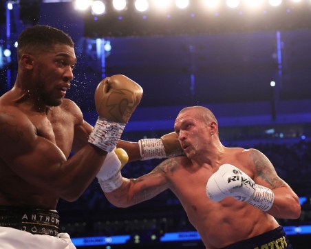 Усик: Искам след реванша с Джошуа мач за всички титли, било то с Фюри или Уайлдър