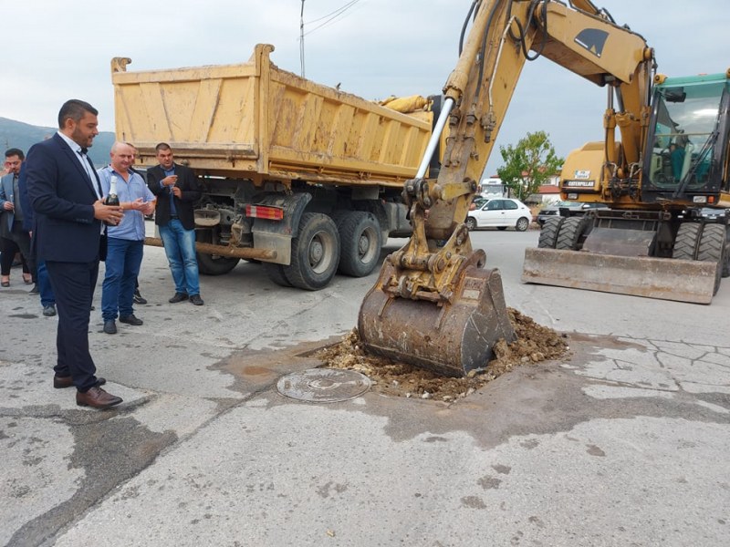Дългогодишен проблем в Белащица намери решение, започва изграждане на канализация