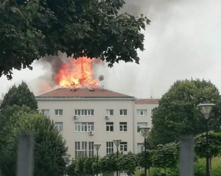 1500 преподаватели, студенти и служители са евакуирани от сградата на МУ Плевен