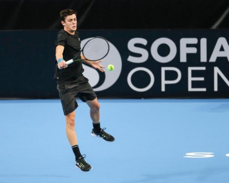 Александър Лазаров претърпя тежка загуба и напусна Sofia Open