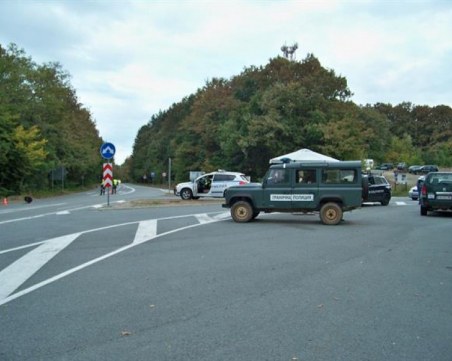 Хванаха камион с 55 нелегални мигранти на АМ Тракия