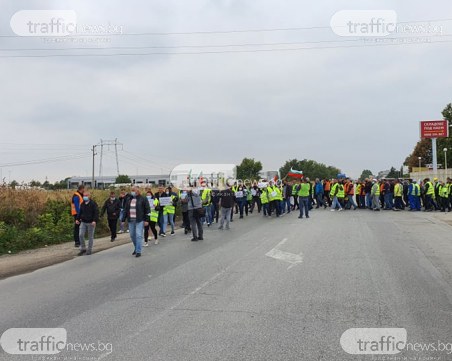 Протест блокира Околовръстното, строители си искат парите