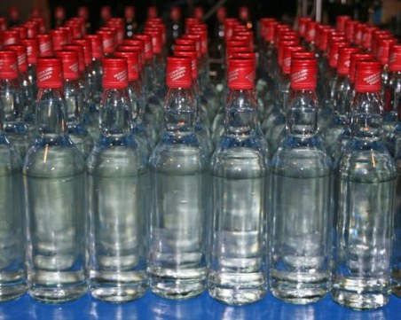 Разбиха престъпна група, изнасяла фалшив алкохол от България към Гърция