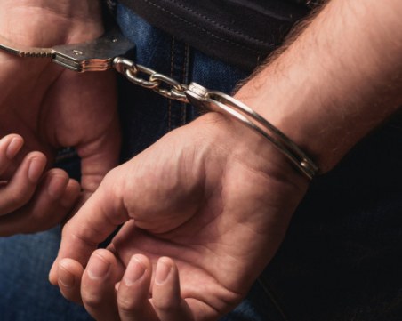 Спецоперация в София: Задържаха банда за обири