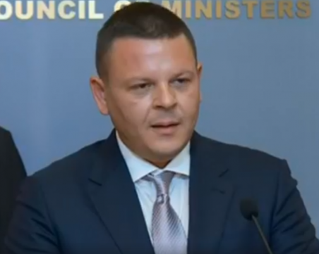 Транспортният министър: Има готовност за евакуация на екипажа на заседналия кораб