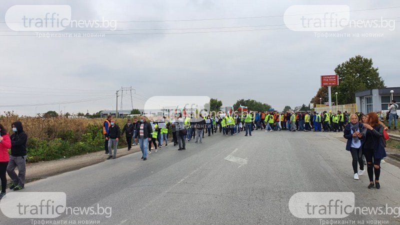 Протест блокира Околовръстното, строители си искат парите