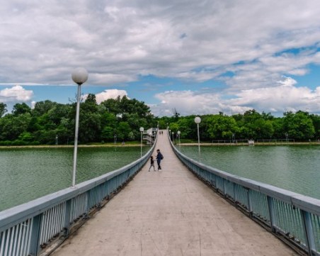 18 градуса под тепетата! Сутрин облаци, следобед слънце