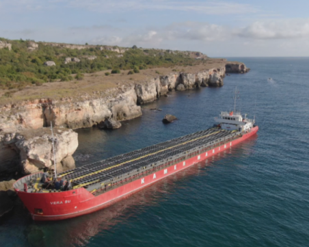 Обявиха частично бедствено положение в Каварна заради заседналия кораб