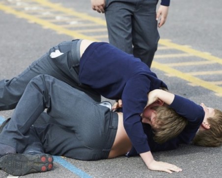 Ученик от пловдивска гимназия е с комоцио след бой в училище