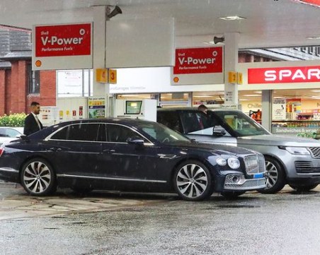 Бентлито на Роналдо остана без бензин след седем часа чакане на бензиностанция