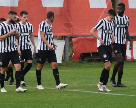 Съставите на Локомотив и Берое