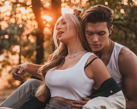 НЛО, пришълци и спираща дъха любовна история в новия клип на Дара Екимова