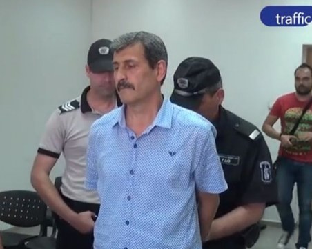 Виновен ли е бившият военен, бранещ бездомните котки от питбул и стопанина му?