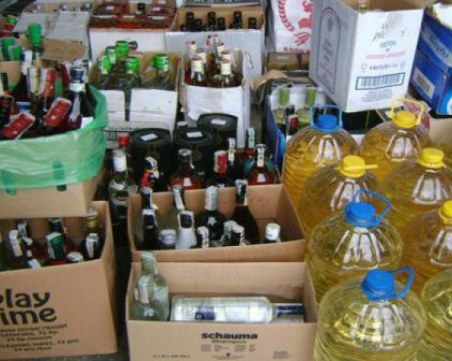 Полицията удари депо за нелегален алкохол, цигари и гориво край Пазарджик
