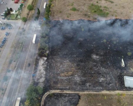 Пожар край летище Стара Загора! Огънят обхвана АМ 