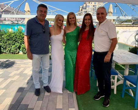 Стоичков запя в един глас с Трио Сопрано ВИДЕО