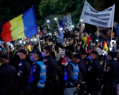 Хиляди протестираха в Букурещ срещу Covid ограниченията
