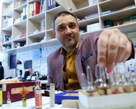 Показа българската ваксина срещу COVID-19, искат да я тестват върху хора