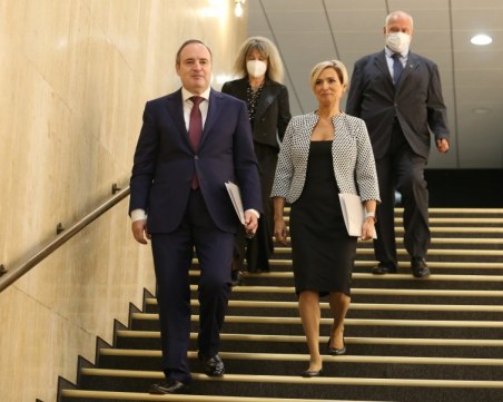 Проф. Герджиков и Митева се регистрираха за президентските избори