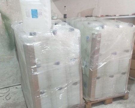 Задържаха близо 9000 литра нелегални водка и ракия, маскирани като дезинфектант