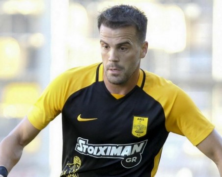 Гръцки футболист беше намерен завързан и удушен в колата си