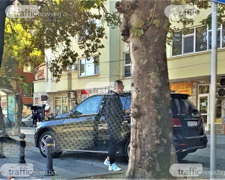 Наглост! Тротоар на 