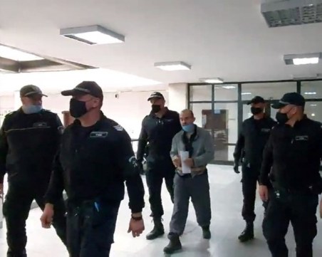 Убиецът на родителите си от Благоевград остава в ареста