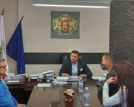 В Устина започва строителството на канализацията, Павел Михайлов подписа договора с фирмата-изпълнител