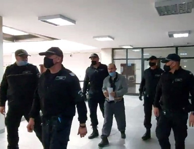 Убиецът на родителите си от Благоевград остава в ареста