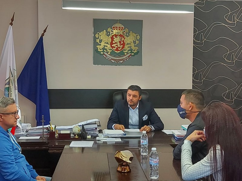 В Устина започва строителството на канализацията, Павел Михайлов подписа договора с фирмата-изпълнител