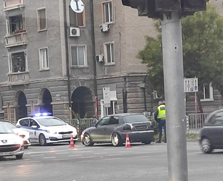 Пиян и дрогиран шофьор предизвика катастрофа в Пловдив, минал на червено