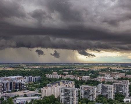 Облаци, дъжд и ниски температури в Пловдив
