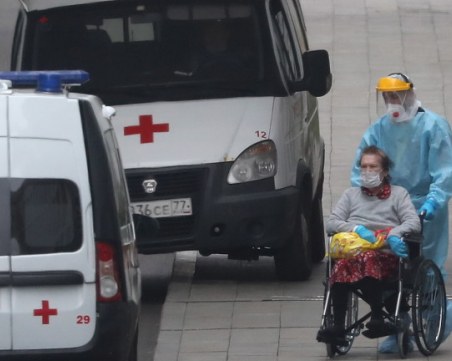 Русия за пореден ден чупи рекорда си за починали от COVID-19