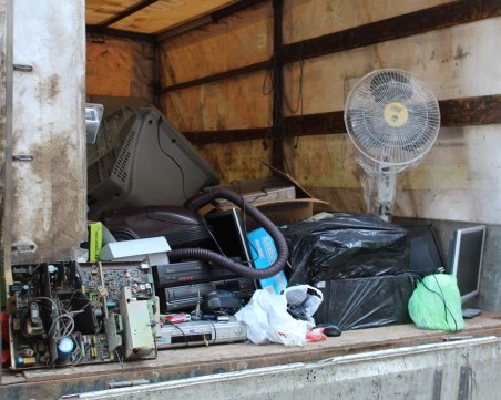 Стари електроуреди за рециклиране предадоха в район 