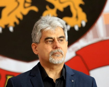 Кандидатът за президент на ВМРО е бил дисциплинарно уволнен от ВТУ