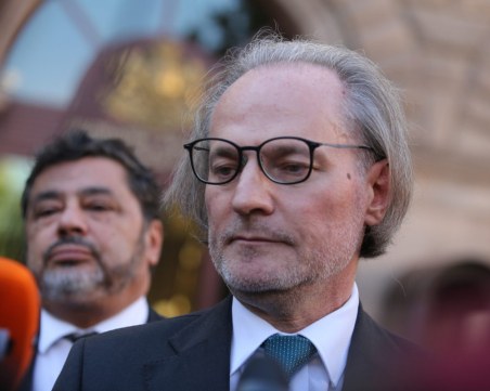 Лозан Панов: Радев е фалшив герой, защото превърна България в завладяна държава