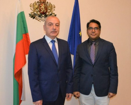 Министър Донев: България спазва всички конвенции за правата на бежанците и международна закрила