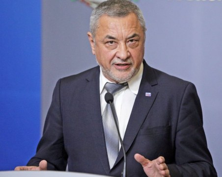 Валери Симеонов и Цветан Манчев също влизат в битката за президентското място