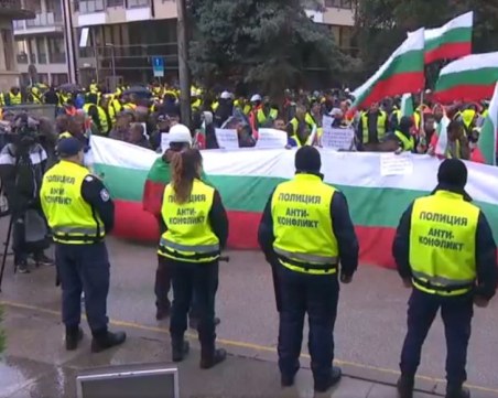 Фирмите за пътно строителство отново на протест